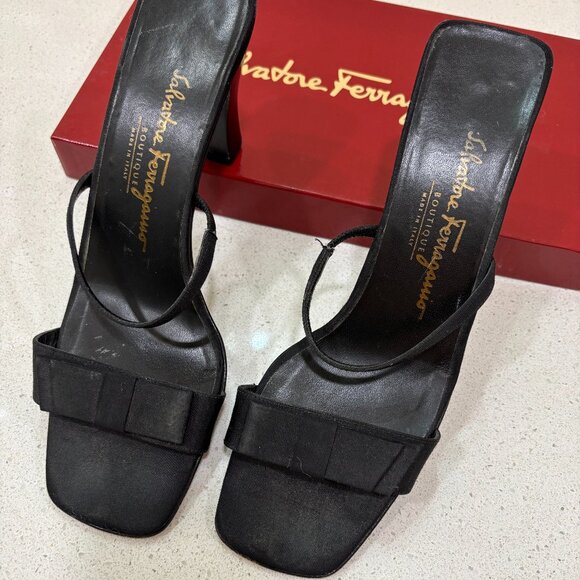 Salvatore Ferragamo Ranita Bow Sandals with elastic strap - Picture 3 of 13